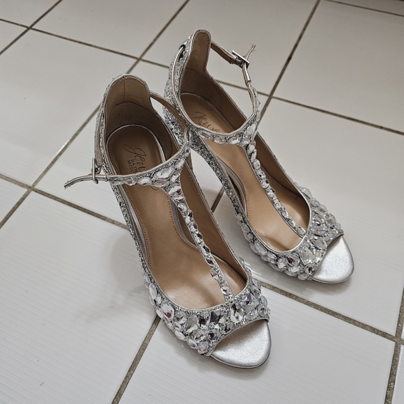 JEWEL by BADGLEY MISCHKA Conroy Stiletto Heels, Silver Embellished Sz 7.5 NWOT - Picture 9 of 13